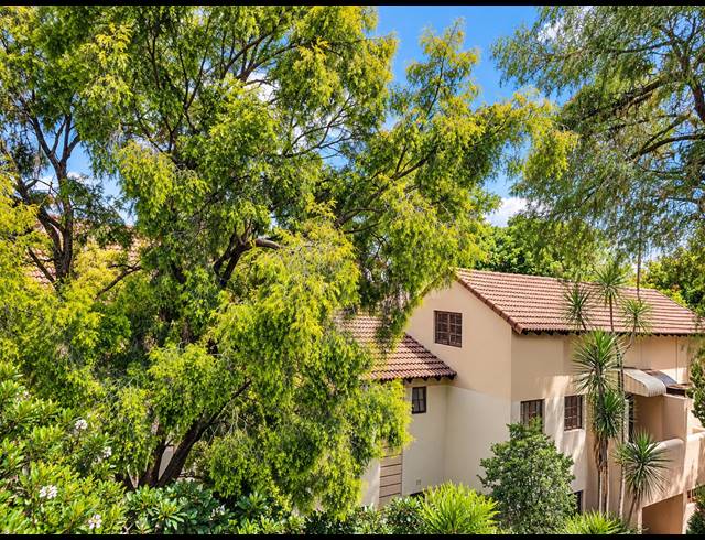 2 BEDROOM APARTMENT FOR SALE IN BRYANSTON